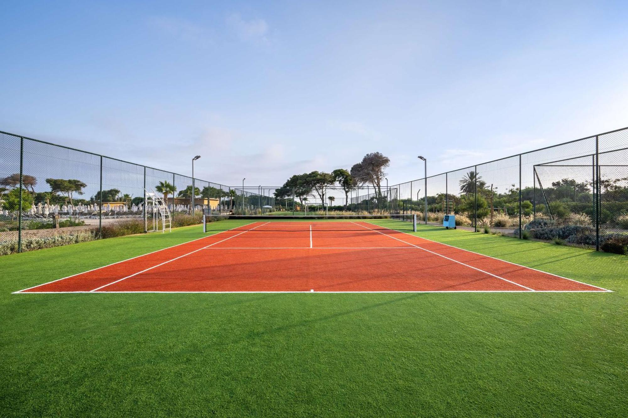 Radisson Blu Resort Al Hoceïma Zewnętrze zdjęcie Tennis court