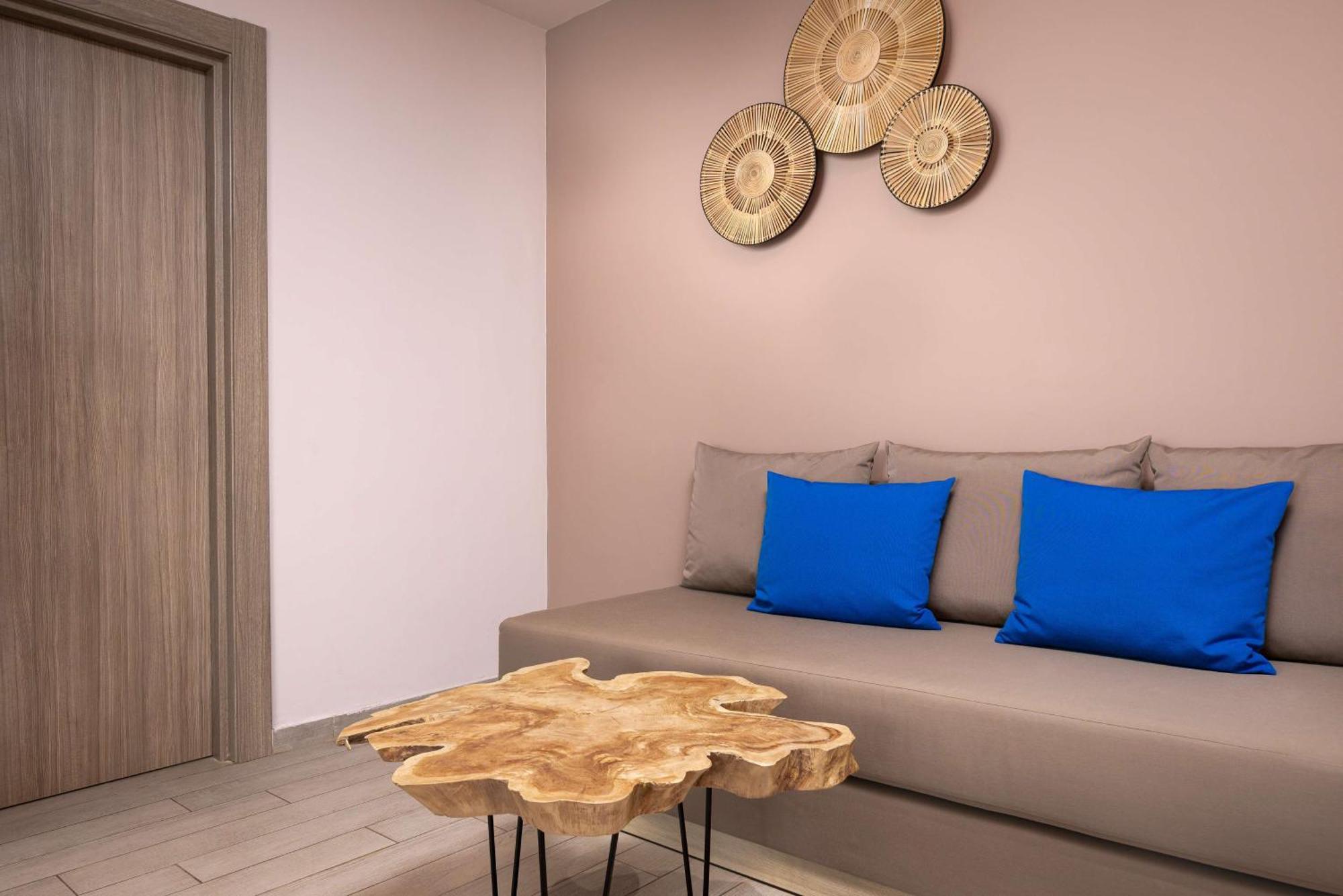 Radisson Blu Resort Al Hoceïma Zewnętrze zdjęcie A teak root table
